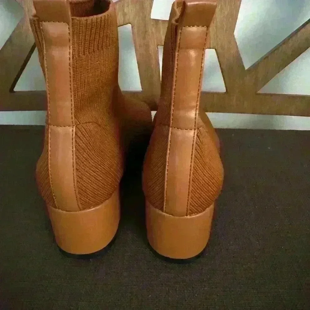 TIJN Libby Sock Boot Women's in Brown New with out box